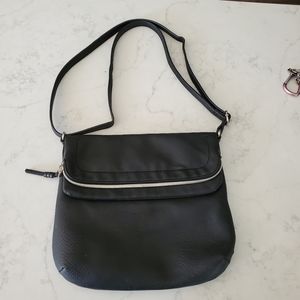 30% off bundles  Relic crossbody 10x12